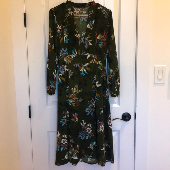 Olive green floral long sleeved midi dress - Picture 3 of 7